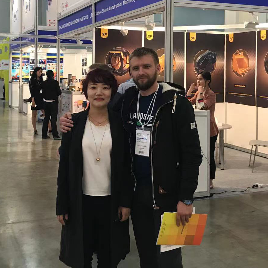2017 CTT EXPO in Russia, Sales Manager Alena with customer